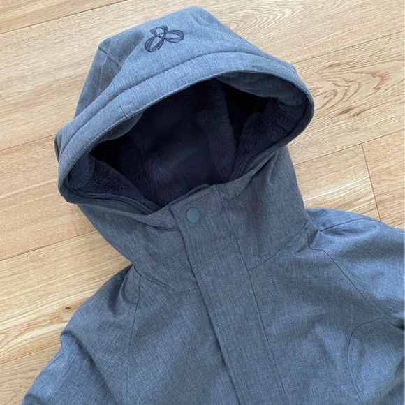 TNA Summit Parka - Picture 2 of 3